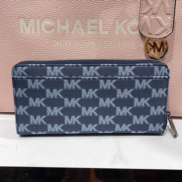 Michael Kors Men’s Women’s Cooper Tech Zip Around Continental Wallet
Navy
NWT - Picture 15 of 16